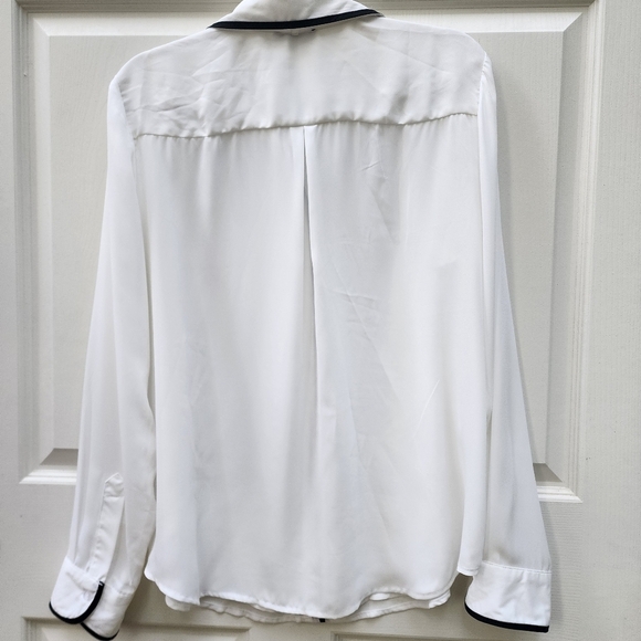 T Tahari White Button Down Blouse Size XL with Black Trim - Picture 10 of 12
